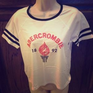 💥SOLD💥NWT Abercrombie & Fitch Graphic Tee